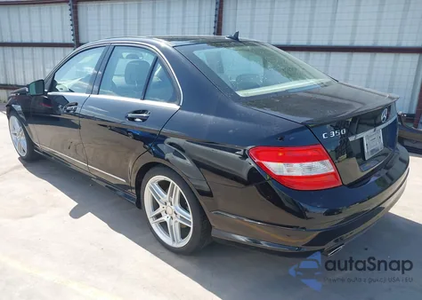 2010 Mercedes-Benz C 350 Sport z USA, uszkodzony, nr VIN WDDGF5GB2AF488843